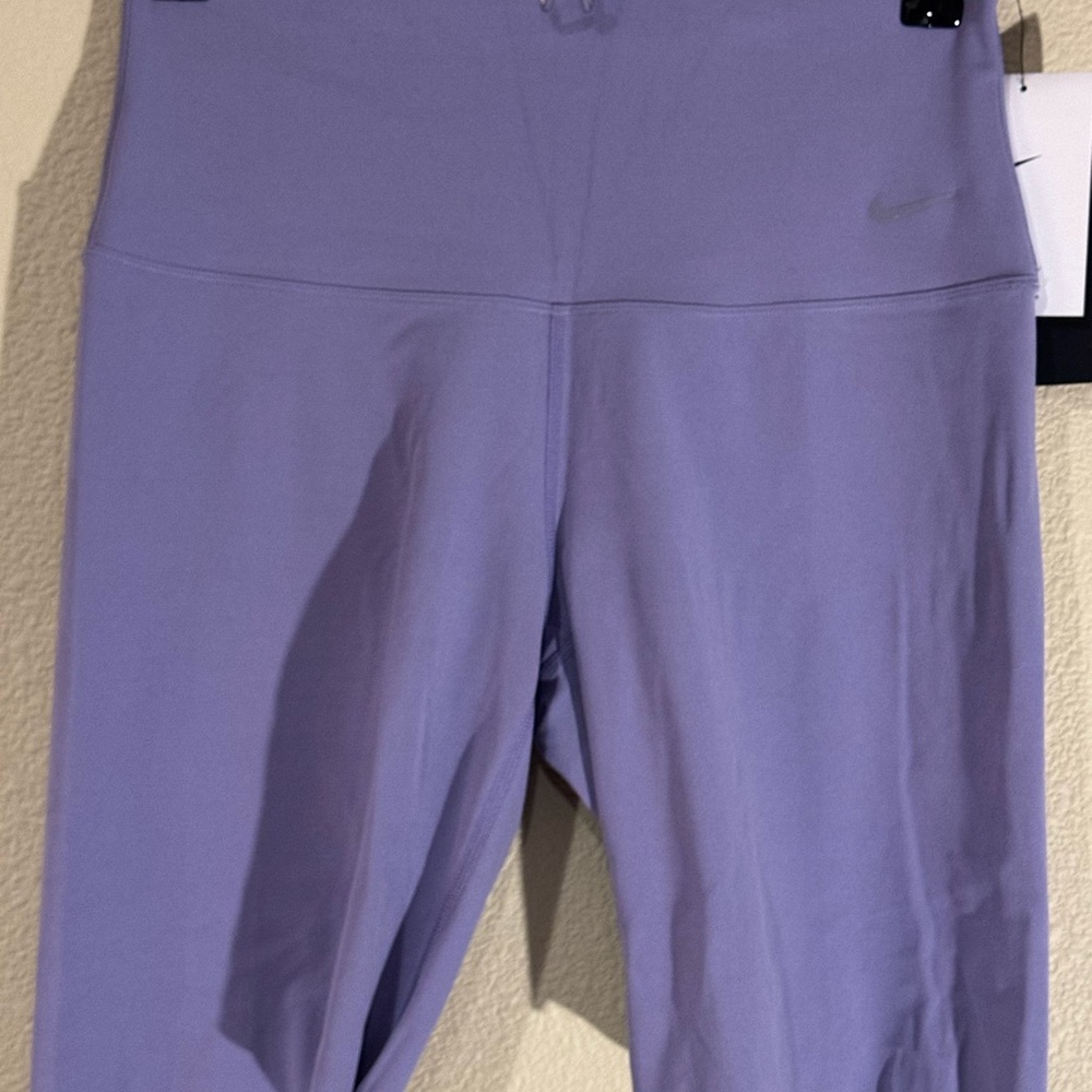 Nike InfinaSoft High-Rise 8” Training Shorts – Size M – NWT – Lavender
